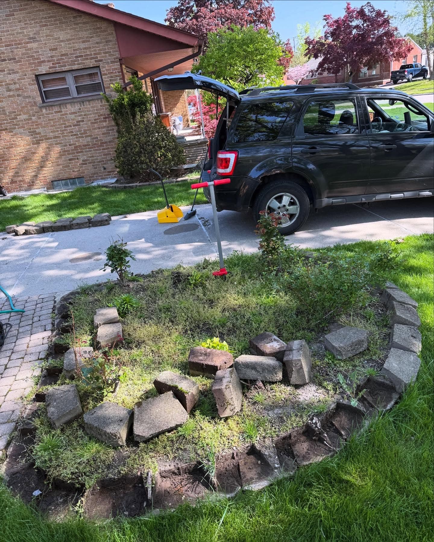 Front garden bed before AquaPro hardscape installation